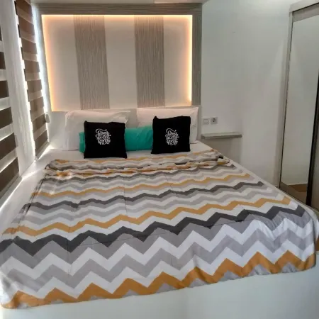 The Jarrdin Apartement by D'Carpenter Room Отели рядом с достопримечательностью «Bandung Zoo»