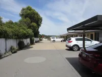 Cowra Crest Motel - parking