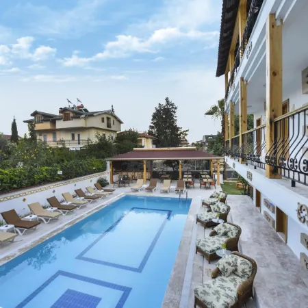 Amore Hotel Teki̇Rova
