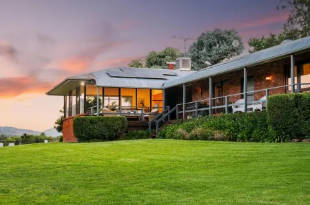 Stay in Mudgee the Grove, the Church, and Premium Private Homestead