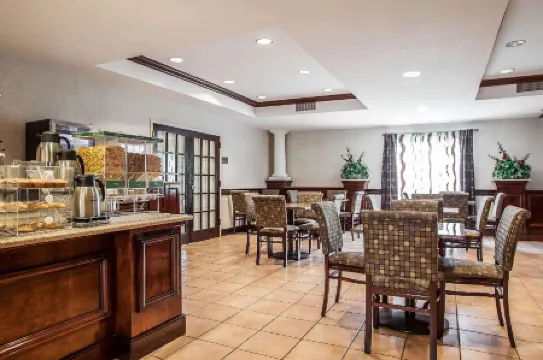 Comfort Suites Near University