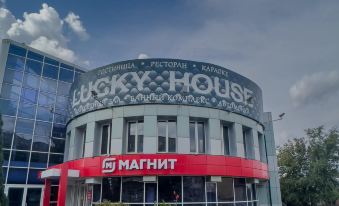 Lucky-House Guest House