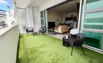 Viaduct Apartment with a Balcony by Zodiak Stays