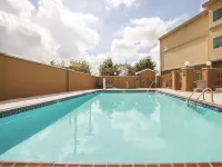 La Quinta Inn & Suites by Wyndham Kyle - Austin South - Pools