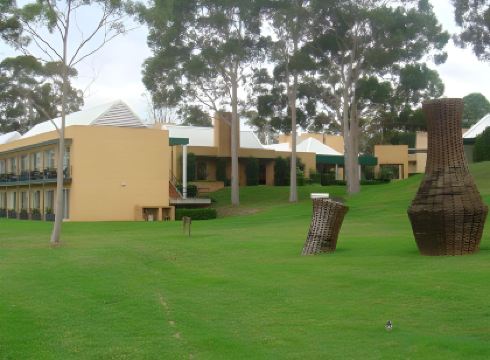 Lakeside Hotel and Conference Centre