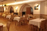 Hotel Solovetskaya Sloboda - parking