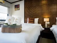 Lux Boutique Hotel Hotels near MRT - Yaek Nonthaburi 1