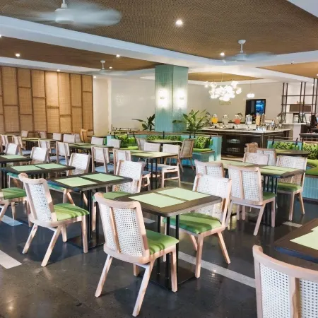 Hotel Gren Alia Jakarta Отели рядом с достопримечательностью «Площадь Atrium»