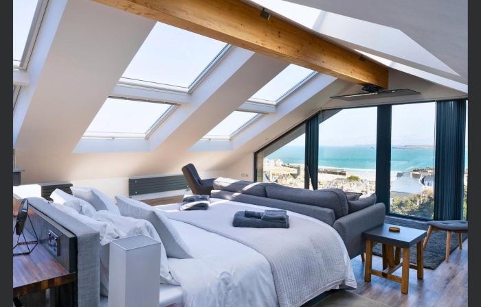 Uno - St Ives
