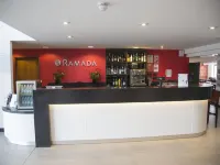 Ramada by Wyndham Cambridge - bar