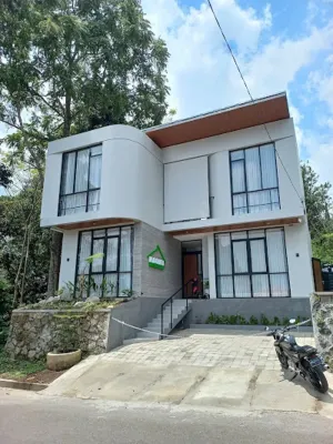 Naomi Villa Tawangmangu Hotels near Lapangan Bukit Mongkrang