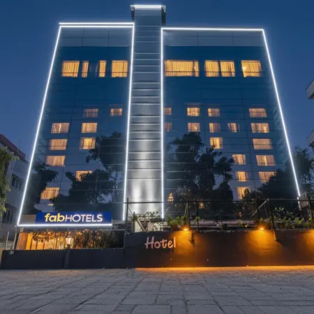 FabHotel Prime Royal Castle - Nr Coimbatore North Railway Station Отели рядом с достопримечательностью «Водопад Kovai Kutralam»