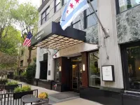 Claridge House Hotels near Second City
