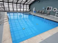 Super 8 by Wyndham Logan - Pools