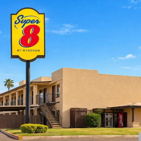 Super 8 by Wyndham Barstow