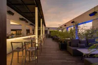 Avasa Hotel - С баром