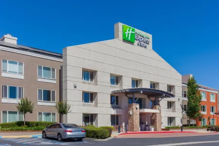 Holiday Inn Express & Suites Elk Grove West I-5 Отели рядом с достопримечательностью «Парк Вельма & Лестер Кинг»