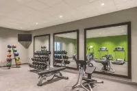 La Quinta Inn & Suites by Wyndham Cincinnati Sharonville Hotels in Hamilton County