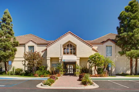 Hyatt House LAX Manhattan Beach Отели рядом с достопримечательностью «Automobile Driving Museum»