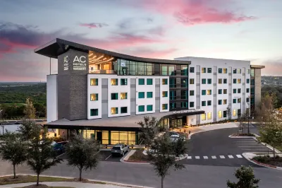 AC Hotel Austin Hill Country فنادق في Barton Creek