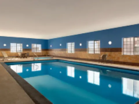 杜馬拉昆塔温德姆套房酒店 杜馬酒店