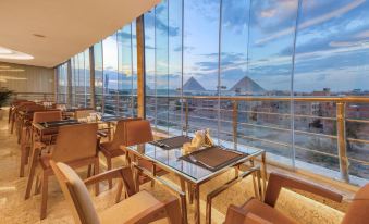 Pyramids Plateau Hotel