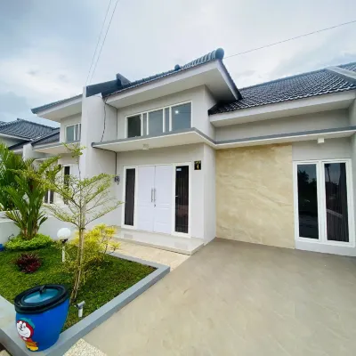 Monica's Villa Sultan Junrejo Batu