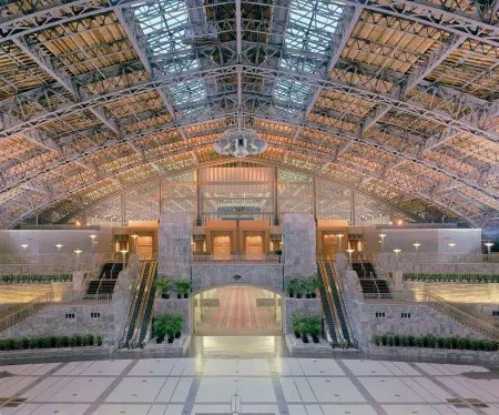 New Season Royals, Airport West Отели рядом с достопримечательностью «Swarthmore Stone Circle»