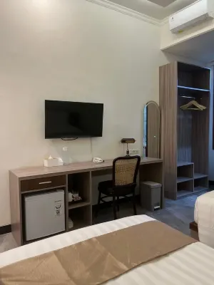 AYSEL GUESTHOUSE. Hotel dekat Alun-Alun Pemalang