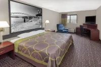 Super 8 by Wyndham Muscatine - parking