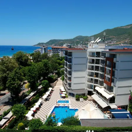 Grand Okan Hotel Отели рядом с достопримечательностью «Пляж Клеопатра»