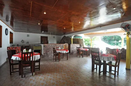 Acquario Guesthouse Отели в г. Праслин-Айленд