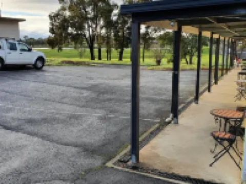 Budget on the Lake Hotels in Hamilton