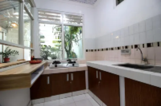 RedDoorz Plus Syariah Near Lempuyangan Station 3