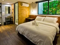 Jonkered Heritage Hotel Hotels near Queen Victoria's Fountain