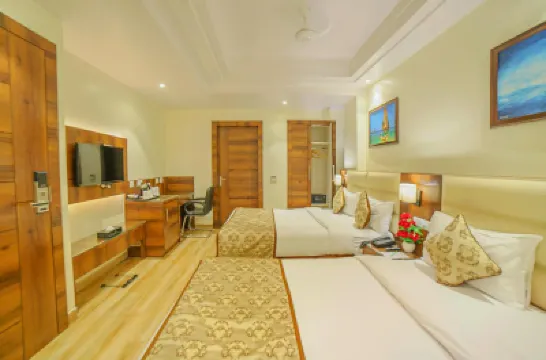 Hotel Hira Inn-10Mins from Railway Station & Bus Station Hotels near Naini chauraha, Naya Pull