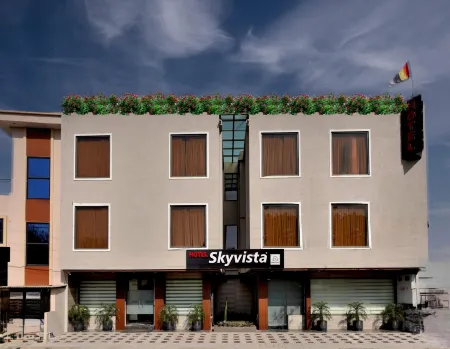 Hotel Skyvista Отели рядом с Аэропорт Индор