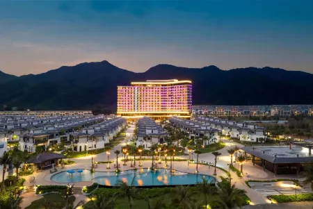 Wyndham Garden Sonasea Van Don