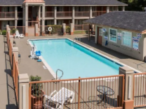 Quality Inn & Suites Lufkin Hotels in Lufkin