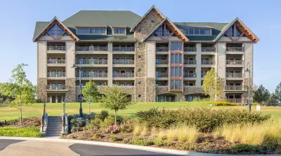 Hilton Grand Vacations Club Paradise Point Hollister Hotels near Table Rock Lake