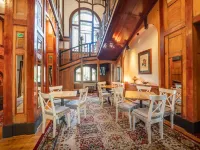 維拉卡梅利亞飯店 佩列斯城堡（Peles Castle）附近的飯店