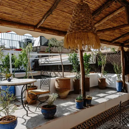 Riad White Flowers