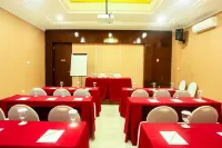 Favor Hotel Makassar City Center by Life - parking