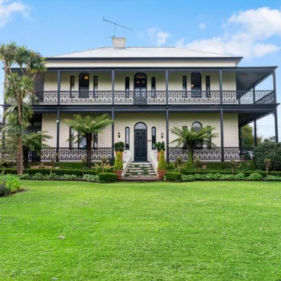 Colhurst House Hotels near South Australia / Victoria Border Sign