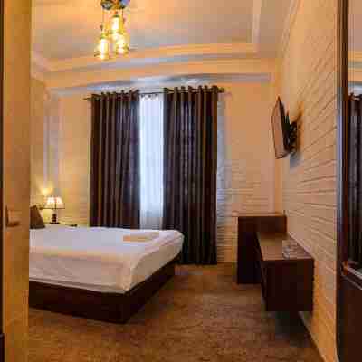 Usman Rooms