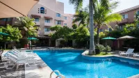 Holiday Inn CD. DEL CARMEN by IHG - Pools
