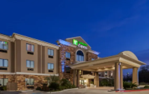 Holiday Inn Express & Suites CLEVELAND by IHG