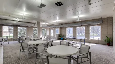 Holiday Inn Express & Suites ST. Cloud Отели рядом с достопримечательностью «Государственный университет Сент-Клауд»