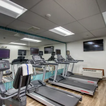 Holiday Inn Express & Suites OSHKOSH-SR 41 by IHG