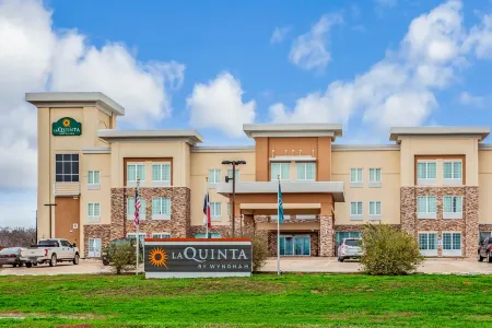 La Quinta Inn & Suites by Wyndham Luling Отели в г. Лулинг